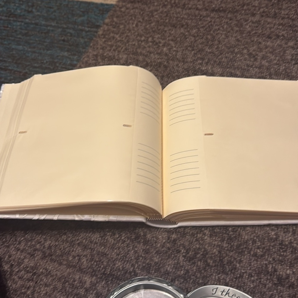 Set of  two Wedding photo albums and frame all new in boxes - Picture 9 of 10